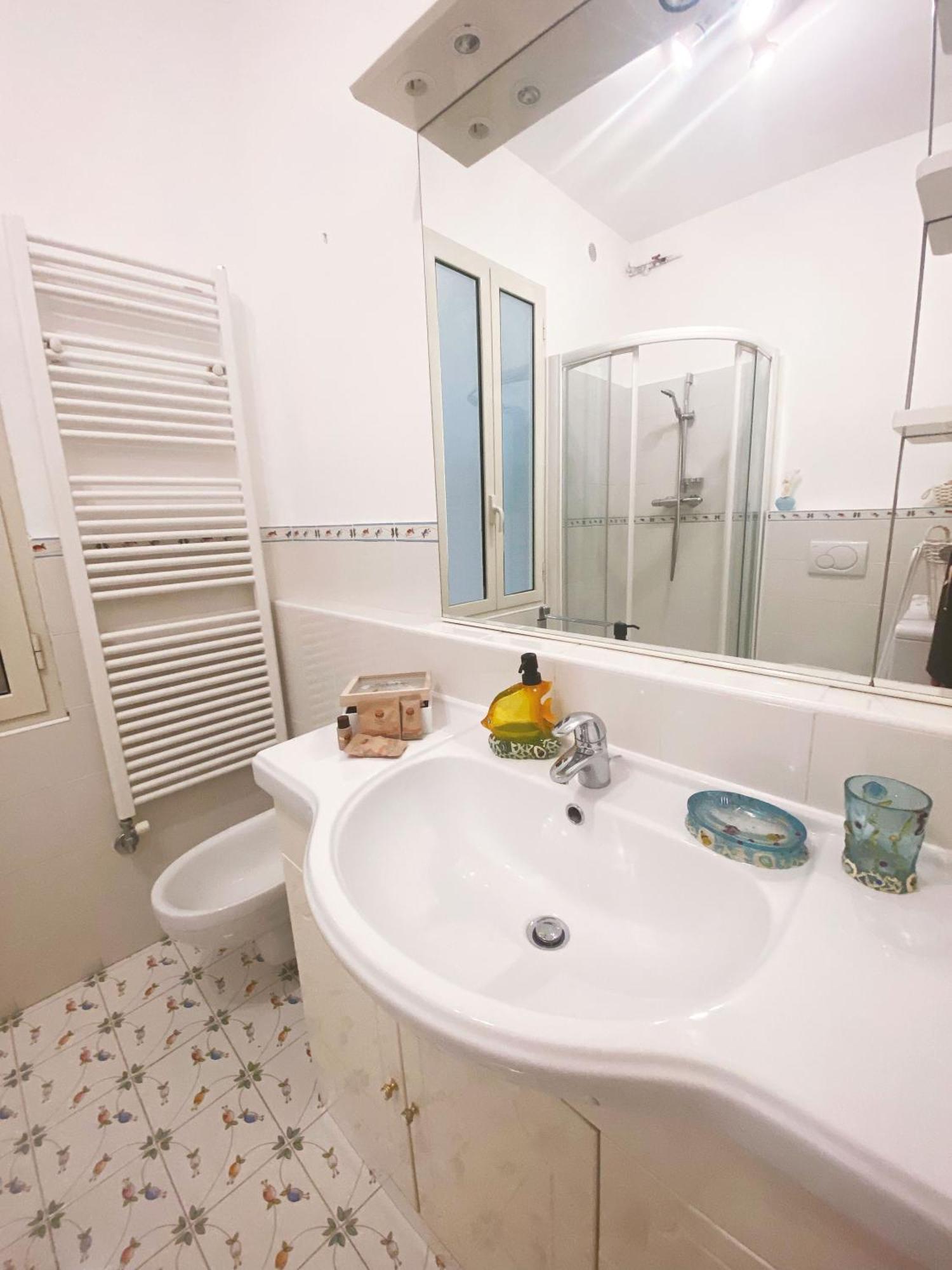 Beautiful Renovated Apartment ,Next To The Beach ! Air-C, Free Parking! Nice Ngoại thất bức ảnh